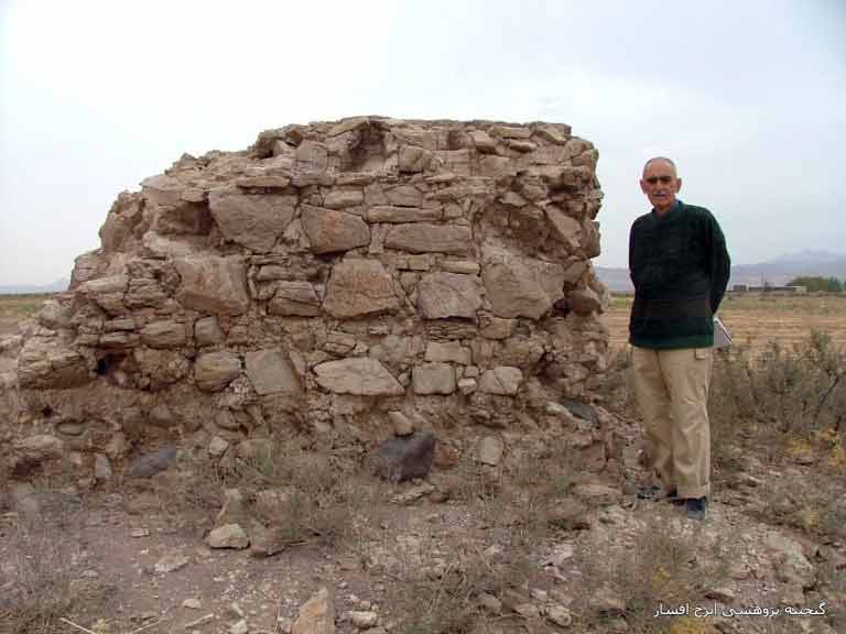 بقایای جرز سنگی از چارطاقی، لنجه رود ، قم