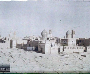 تصویر قدیمی از قبرستان شیخان، قبرستانی تاریخی در نزدیکی حرم حضرت معصومه (س) در قم مربوط به سال ۱۳۰۶ ش