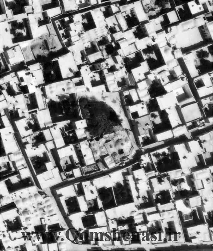 تصویر هوایی حمام در محله عشقعلی در سال 1354