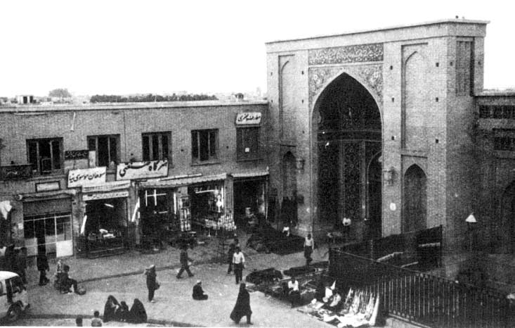 تصویری از سردر مسجد اعظم در سال 1350